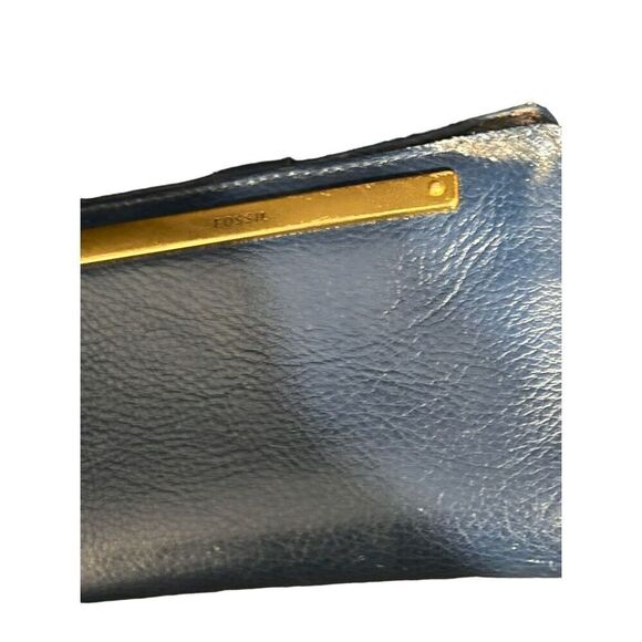Nice blue Fossil Liza Multifunction wallet preowned condition - Picture 2 of 6